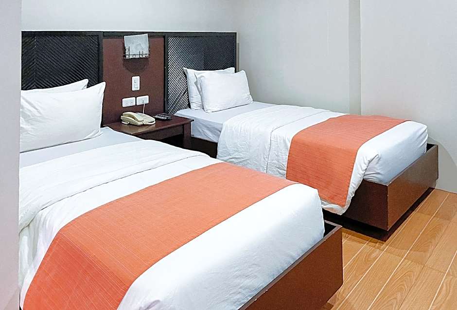 RedDoorz Plus @ Hotel Esse