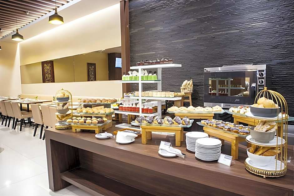 Grand Whiz Poins Simatupang Jakarta