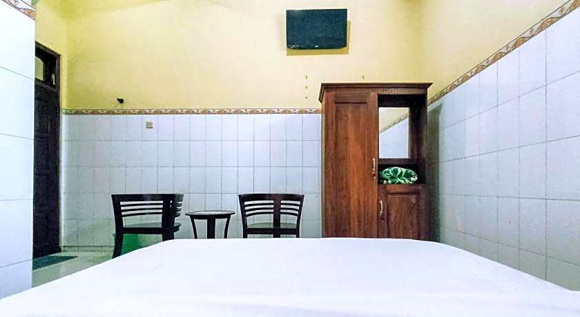 Hotel Shinta 1 near Stasiun Kertosono Mitra RedDoorz