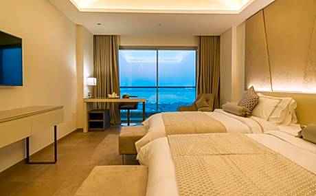 Deluxe City View Twin Room