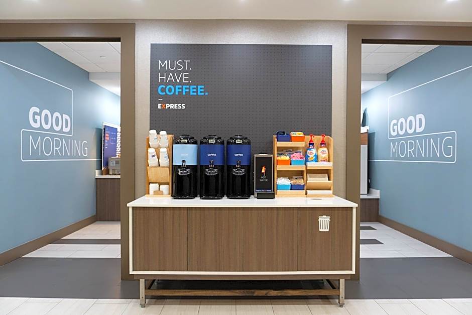 Holiday Inn Express & Suites Los Angeles Downtown West By IHG