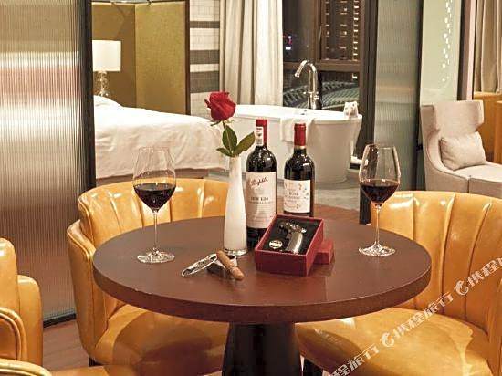 Ningbo Nantang Old Street Poning Hotel