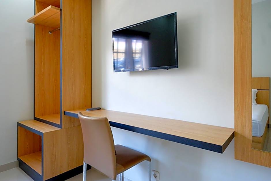 RedDoorz near Mutiara SIS Al Jufrie Airport Palu 2