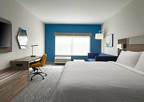 Deluxe Twin Room with Accessible Trans Shower - Non-Smoking