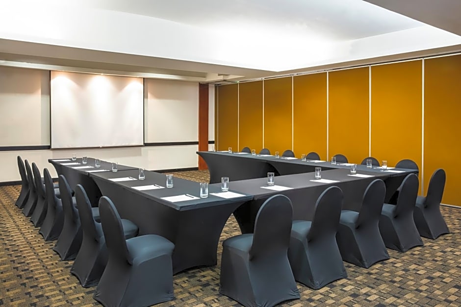 Fiesta Inn Express San Luis Potosí Oriente