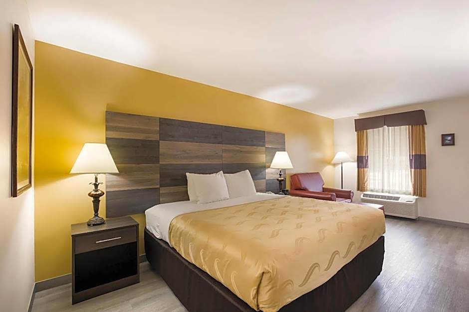 Quality Inn & Suites Greensboro near Lake Oconee