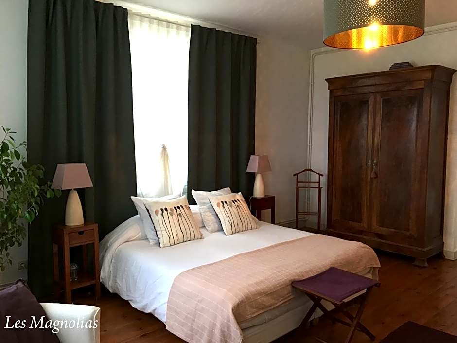 Chambres d'Hôtes L'Ostal de Pombonne