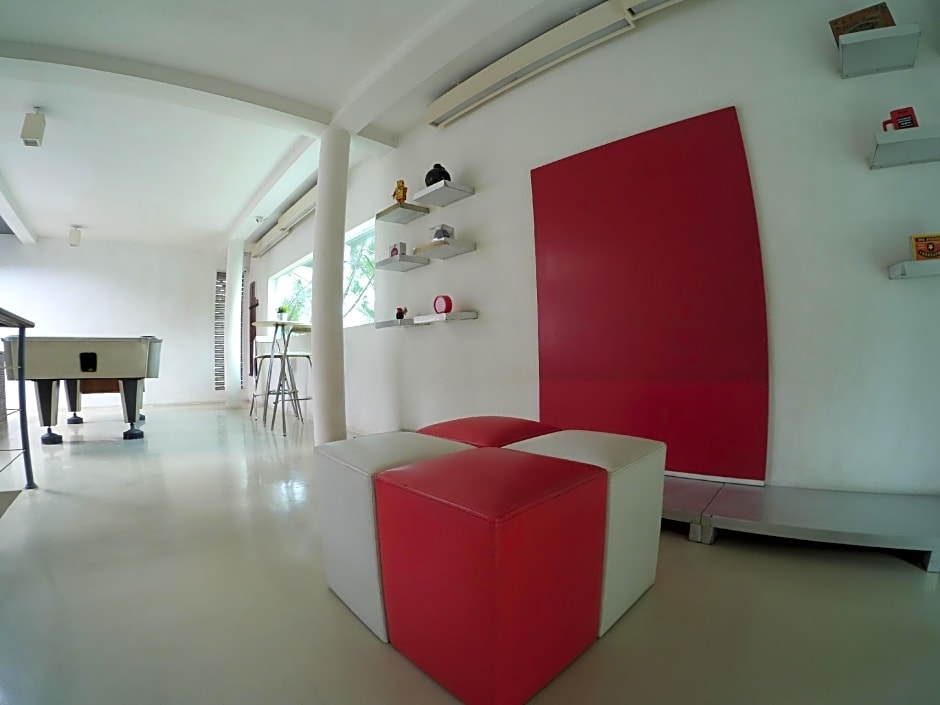 Flat06. Minimalist Residence