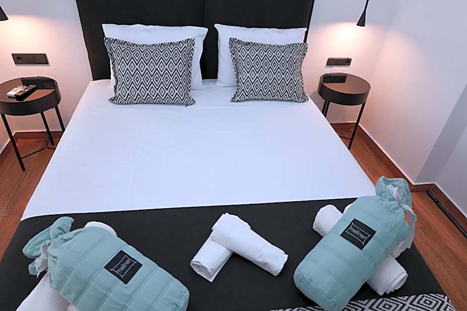 Paris-Irini Studios And Apartments