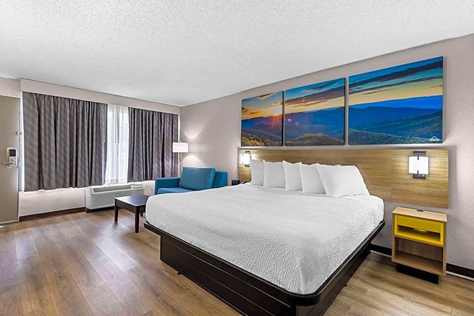 Days Inn by Wyndham Clayton