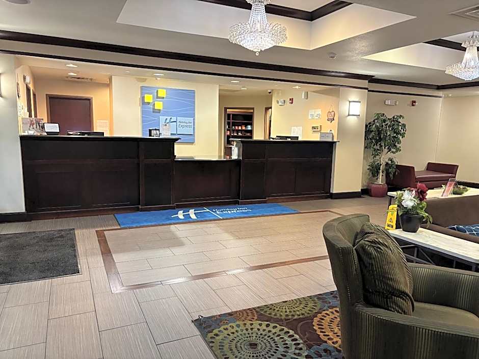 Holiday Inn Express & Suites Belle Vernon By IHG