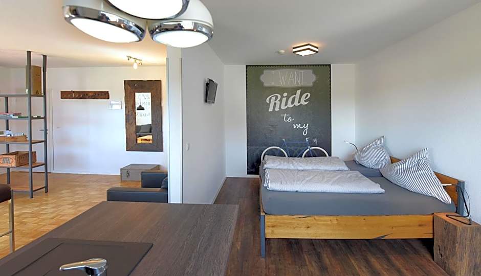 Photo 1 of 9 of 1 Bedroom Apartment, Balcony