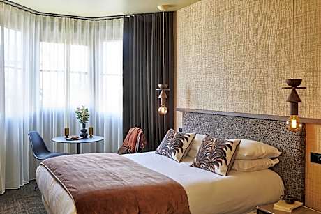 Classic Double Room 1 Double Bed Partial Sea View