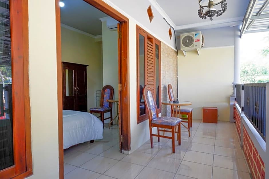 RedDoorz Syariah near Alun Alun Pacitan 2