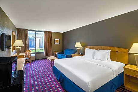 Deluxe King Room - Non-Smoking
