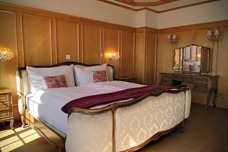 Junior Suite with Balcony