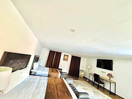 Suite with Hot Tub
