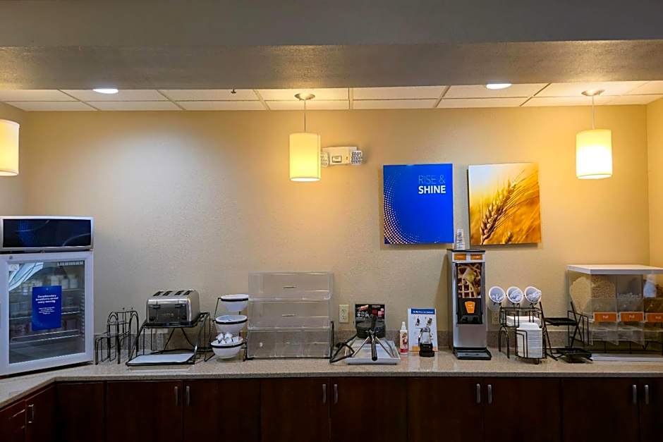 Comfort Inn & Suites Grafton-Cedarburg