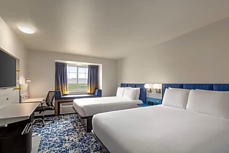 Queen Room with Two Queen Beds and Airport/Mountain View - Non-Smoking