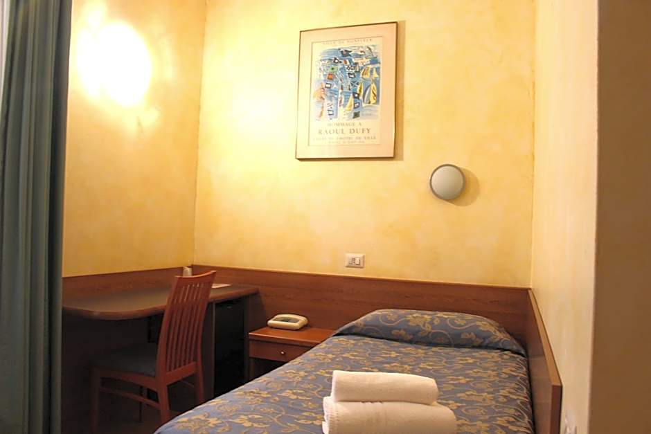 Club Hotel