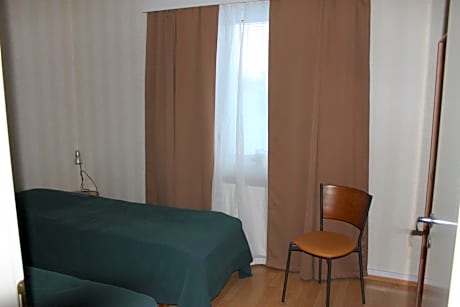 One-Bedroom Apartment (4 Adults)