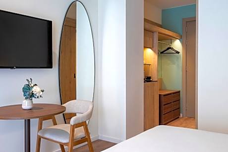 Melia Communicated Room