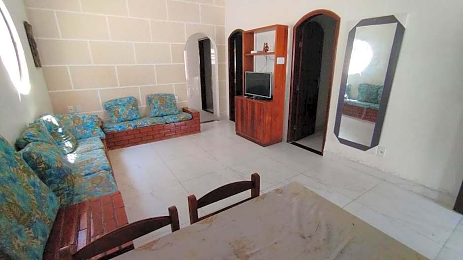 CASA 7 qts sendo 4 suites, Piscina Churrasqueira 200 m praia Anjos