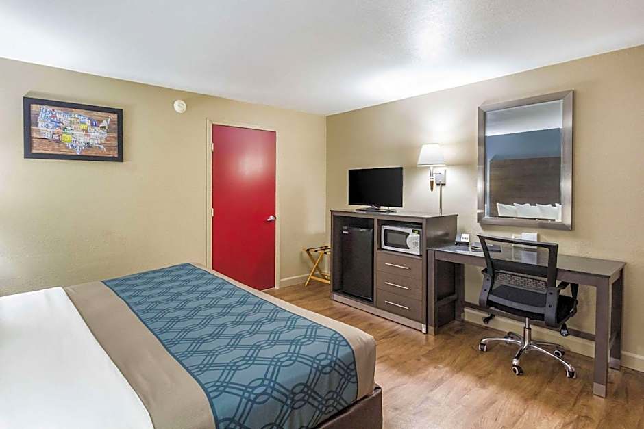 Econo Lodge Inn & Suites I-35 At Shawnee Mission