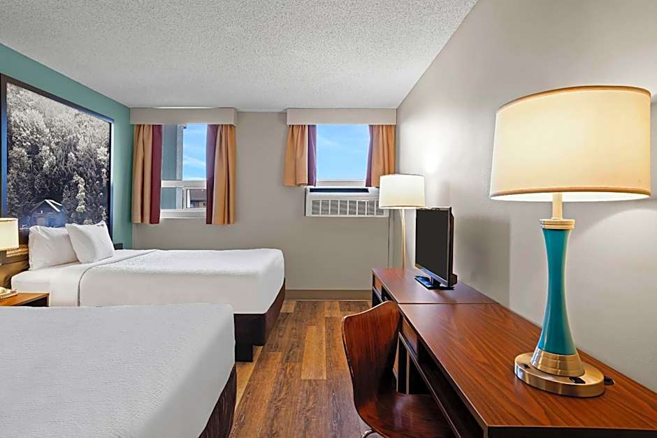 Super 8 by Wyndham Thunder Bay