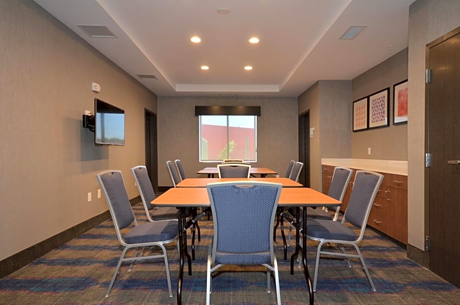 Holiday Inn Express & Suites Oklahoma City Mid - Arpt Area By IHG