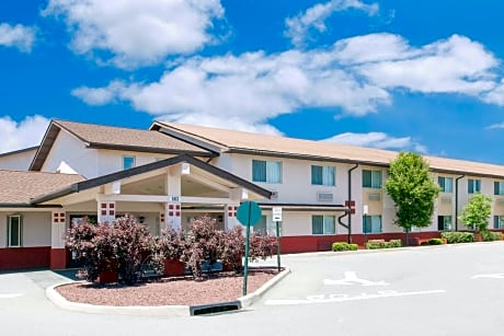 Super 8 by Wyndham Middletown