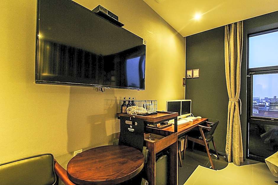 Brown Dot Hotel