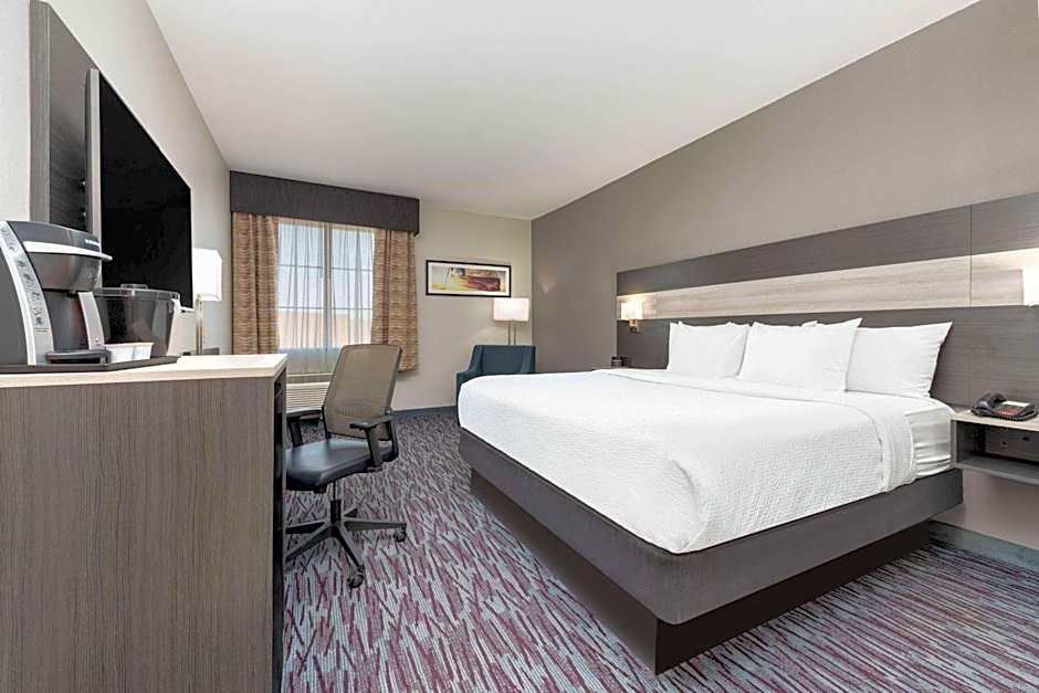 La Quinta Inn & Suites by Wyndham Allen At The Village