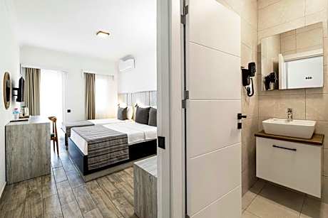 Superior Triple Room With Balcony