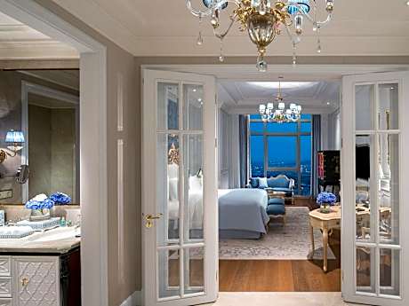 Luxury Premium Room Chinese Style (King bed)