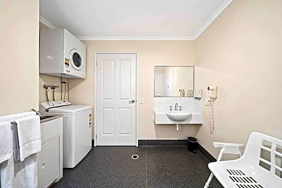 Emerald Motel Apartments