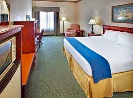 Holiday Inn Express & Suites Clinton By IHG