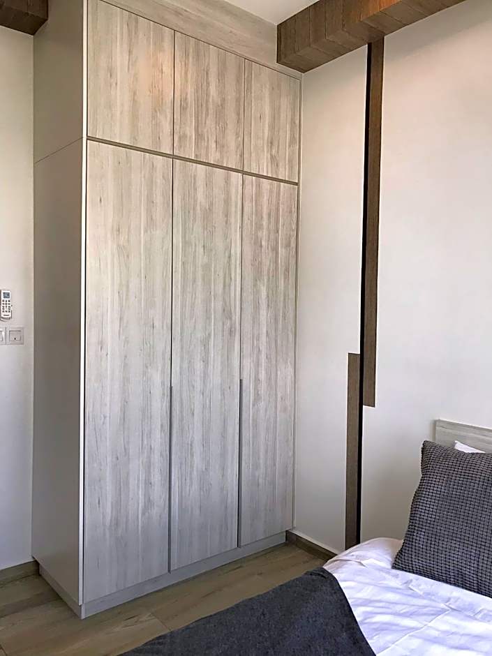 Kenwingston Square Garden By IdealHub