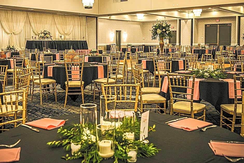 Delta Hotels by Marriott Cincinnati Sharonville