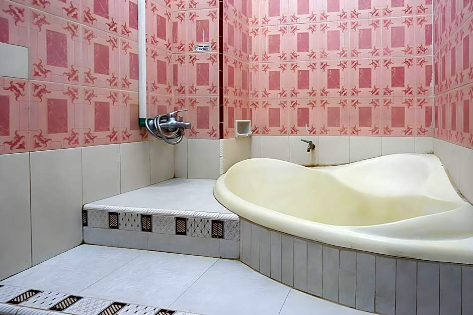 RedDoorz Plus Syariah near Stasiun Pekalongan 2