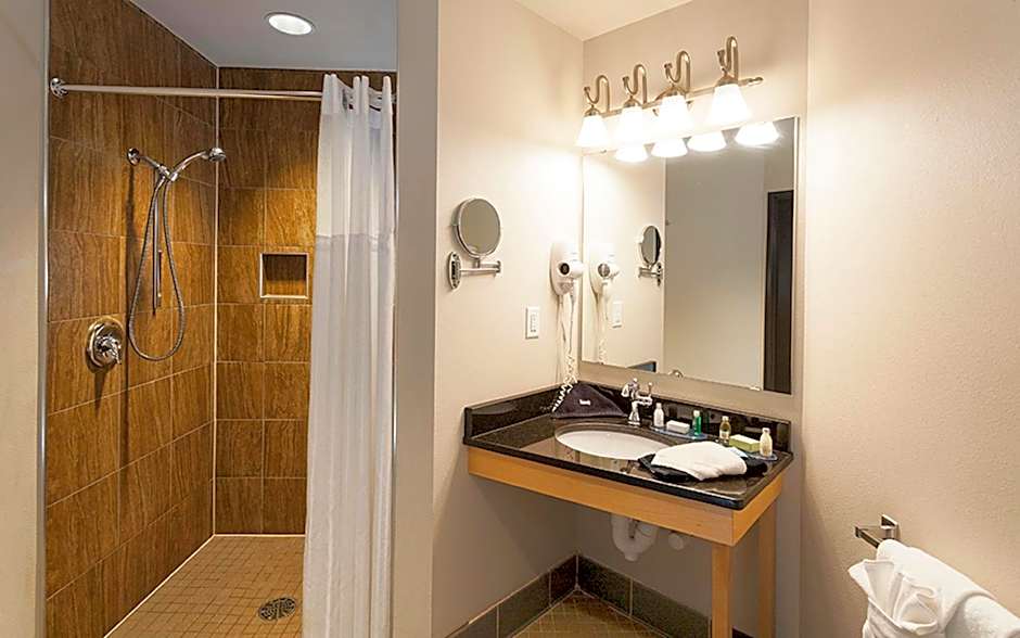 Park Point Marina Inn