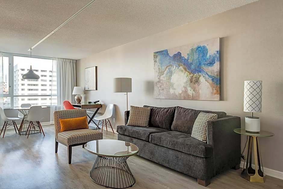 Carmana Hotel & Suites