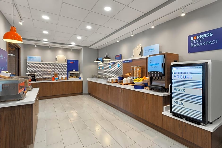 Holiday Inn Express Atlanta Airport - North by IHG