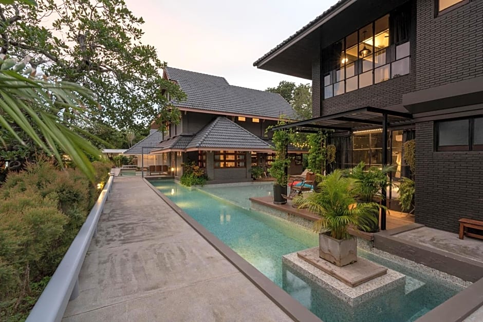 Phrip Phri Luxury Pool Villas