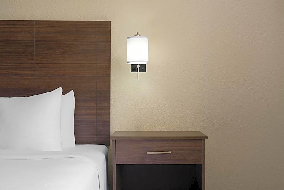 Crown Pointe Lodge; BW Signature Collection