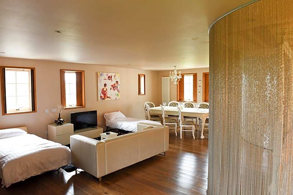 Glenskirlie Castle Hotel