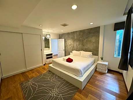 Superior Suite Villa (near Road)