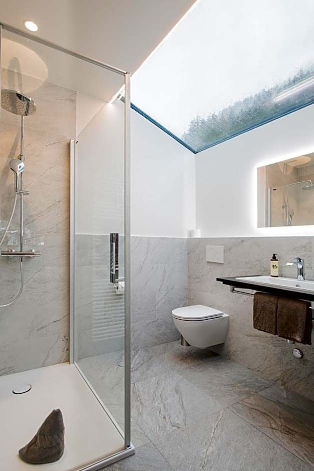 BaseCamp Hotel