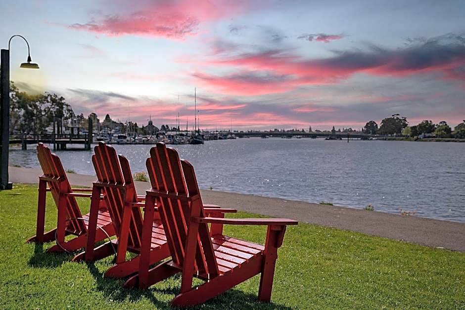 Executive Inn & Suites Oakland