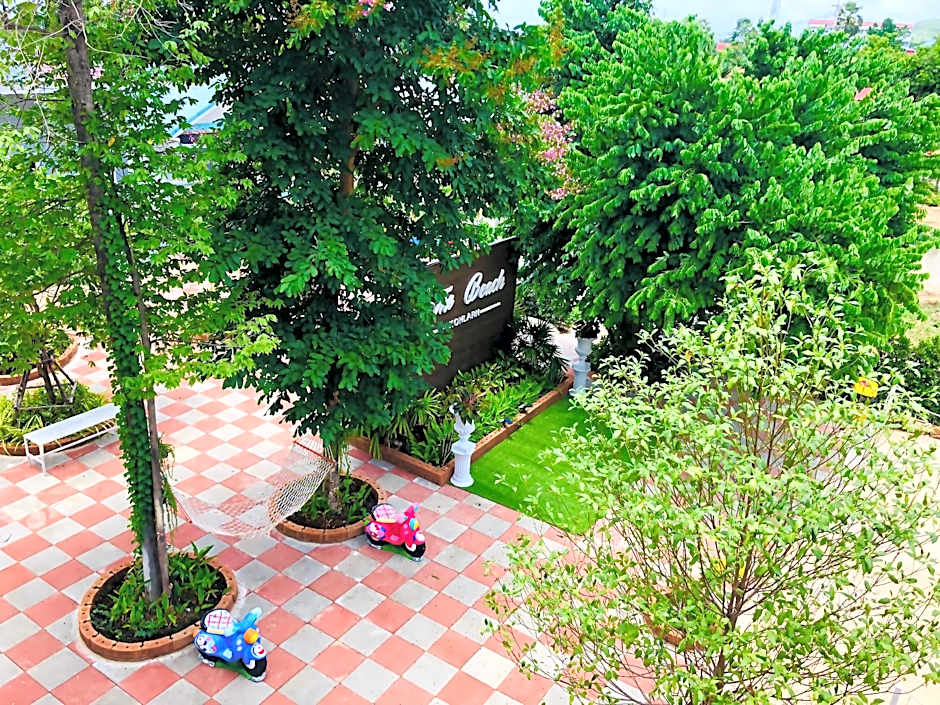 At The Beach Koh Larn